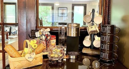 5 minutes to shopping mall restaurants and highway