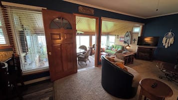 Smart TV, fireplace, DVD player, books