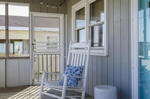 Property grounds - Adorable Beach Box, Very short walk to the beach Access! (Kill Devil Hills)