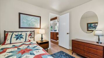 2 bedrooms, desk, iron/ironing board, travel crib