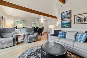 Télévision, cheminée