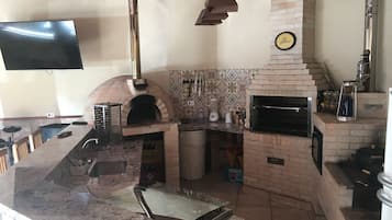 Geladeira, micro-ondas, fogão, cooktop