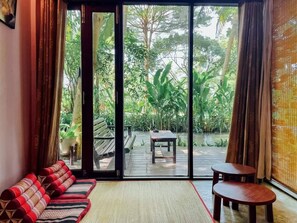 Classic Studio | Pillow-top beds, desk, blackout curtains, rollaway beds - River CoCo Amphawa (Bang Khonthi)