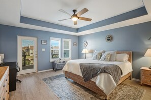 2 camere, una scrivania, ferro/asse da stiro, culla da viaggio