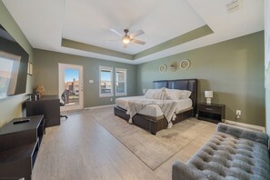 2 عدّة غرف نوم ومكتب ومكواة/لوح كي وسرير سفر