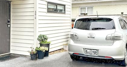 3BR Home • Parking • Sleeps 6 • Near Transport