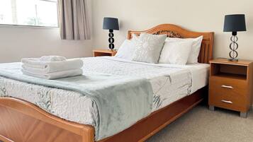 3 bedrooms, desk, iron/ironing board, travel crib