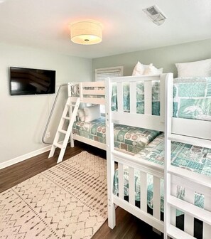4 bedrooms, iron/ironing board, free WiFi, bed sheets - 4 BR Heated Pool, Hot Tub, Chef's Kitchen, Pet Friendly, 3 Minute Walk to Beach (Isle of Palms)