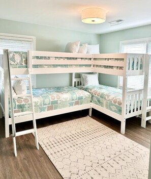 4 bedrooms, iron/ironing board, free WiFi, bed sheets - 4 BR Heated Pool, Hot Tub, Chef's Kitchen, Pet Friendly, 3 Minute Walk to Beach (Isle of Palms)