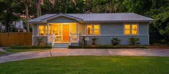 4 BR Heated Pool, Hot Tub, Chef's Kitchen, Pet Friendly, 3 Minute Walk to Beach