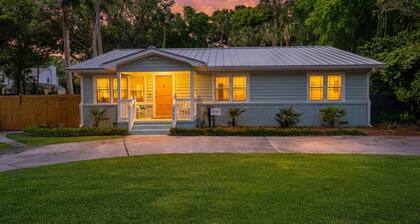 4 BR Heated Pool, Hot Tub, Chef's Kitchen, Pet Friendly, 3 Minute Walk to Beach