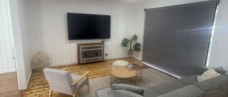 Smart TV, books, stereo