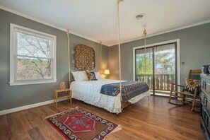 5 bedrooms, iron/ironing board, travel cot, WiFi - Swiss Chalet/Raving Reviews/26 acres/3 mi. to TIEC (Polk County)