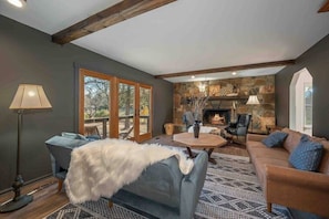 TV, fireplace, DVD player, books