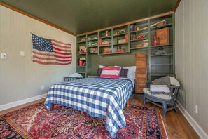 5 bedrooms, iron/ironing board, travel cot, WiFi