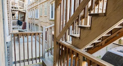 Vintage Escape 1BR Two Blocks Away From Beach