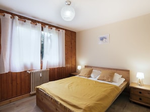 2 quartos, berço de viagem, Wi-Fi de cortesia, roupa de cama
