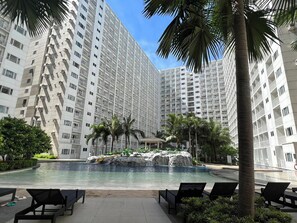 Sisäuima-allas, ulkouima-allas