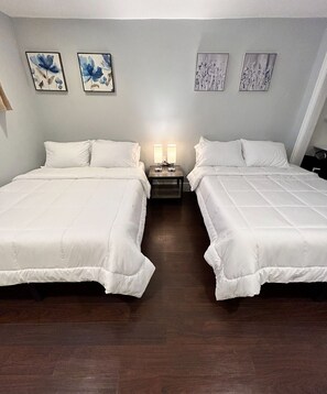 5 Schlafzimmer, Schreibtisch, Bügeleisen/Bügelbrett, kostenloses WLAN