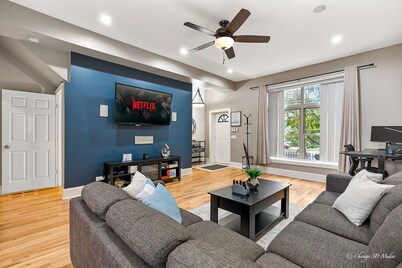 Spacious 5 BR / King Size Beds + Private Parking!