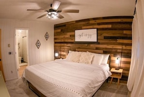 3 Schlafzimmer, Betten mit Memory-Foam-Matratzen, Bügeleisen/Bügelbrett