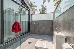 Komfortbadewanne, Regendusche, kostenlose Toilettenartikel, Haartrockner