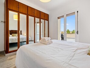 4 bedrooms, iron/ironing board, Internet, bed sheets - Perfect space in Montblanc, Tarragona (Montblanc)