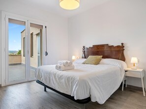 4 bedrooms, iron/ironing board, Internet, bed sheets - Perfect space in Montblanc, Tarragona (Montblanc)