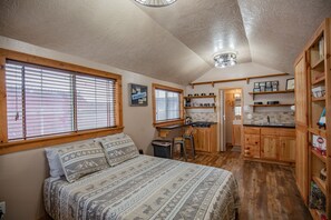 1 bedroom, WiFi - Blynken - Cloudcroft Cozy Cabin Near Downtown (Cloudcroft)