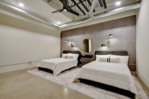 3 bedrooms, desk, iron/ironing board, free WiFi