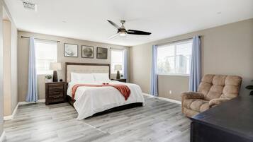 4 Schlafzimmer, Schreibtisch, kostenloses WLAN