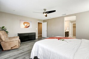 4 bedrooms, desk, free WiFi - Spacious modern family home - Self check-in (Elk Grove)