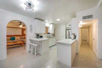 Reid Park / Remodeled / Fenced / Sleeps 8 / 4BR