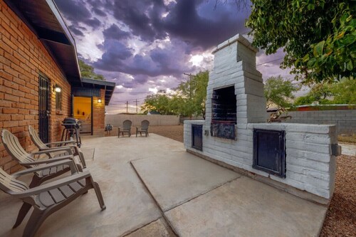 Reid Park / Sleeps 8 / 4BR / Remodeled / Fenced