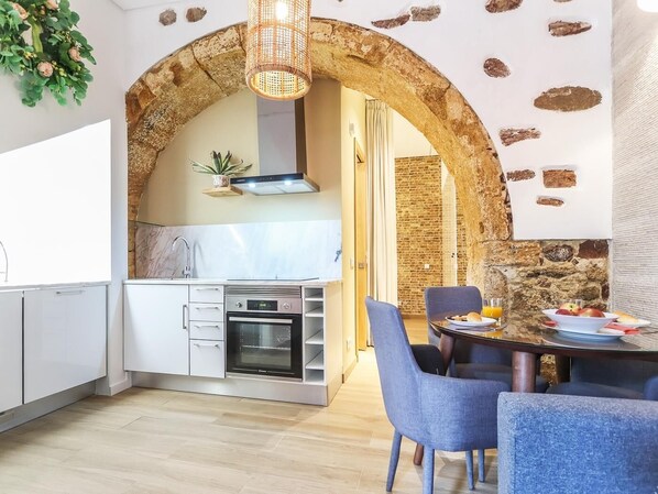 Fridge, microwave, oven, dishwasher