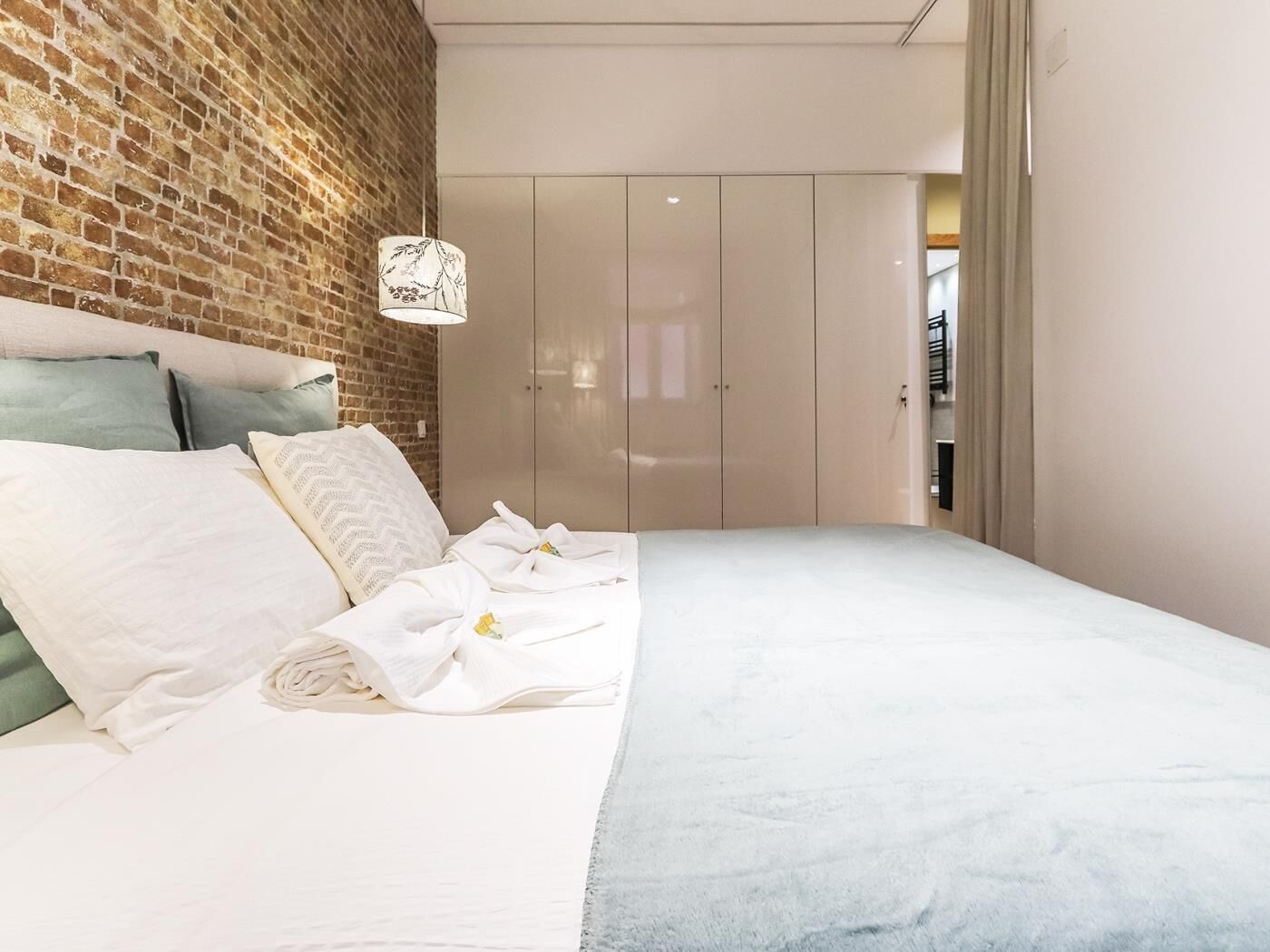 1 slaapkamer, een strijkplank/strijkijzer, internet, beddengoed