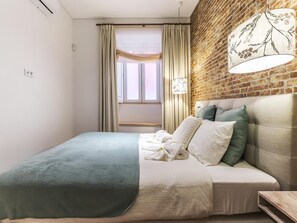 1 bedroom, iron/ironing board, internet, bed sheets