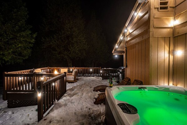 Terrace/patio - Red Rock Falls Cabin•Yosemite 8mi•Game Room•HotTub (Oakhurst)