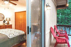 4 bedrooms, desk, iron/ironing board, WiFi