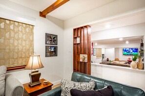 Interior - Red Rock Falls Cabin•Yosemite 8mi•Game Room•HotTub (Oakhurst)