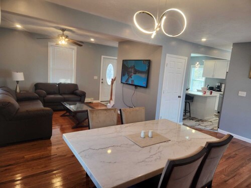 Newly updated/furnished 3 bedrooms house