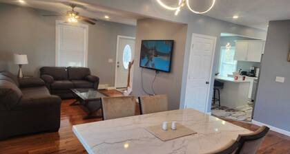 Newly updated/furnished 3 bedrooms house
