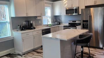 KylskÄp, mikrovÄgsugn, ugn och spishÀll