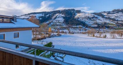 Roomy apartment next to a beautiful winter hiking trail