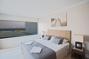 5 bedrooms, iron/ironing board, WiFi, bed sheets