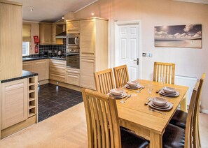 Dining - 3 bedroom accommodation in Carnforth (Carnforth)