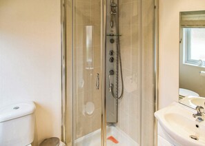 Bathroom - 3 bedroom accommodation in Carnforth (Carnforth)