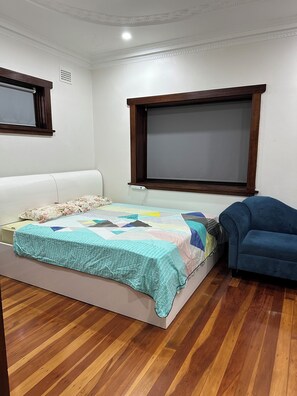 5 bedrooms, WiFi - LARGE and COSY HOME IN STRATHFIELD (Strathfield)