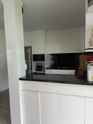 Fridge, microwave, oven, stovetop - LARGE and COSY HOME IN STRATHFIELD (Strathfield)