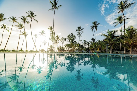 4 outdoor pools. Playa Coral Condo in Paradise F22